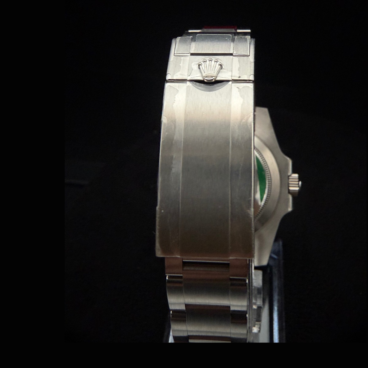 2017 Rolex Submariner Hulk 116610LV Oyster bracelet with folding Oysterlock safety clasp and crown emblem